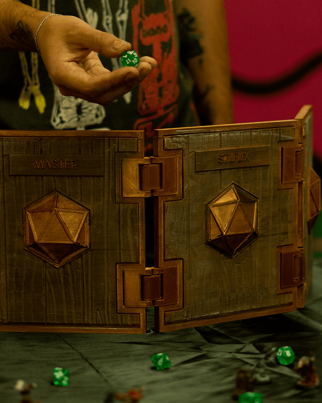 0261 - Customizable Dungeon Master Shield
