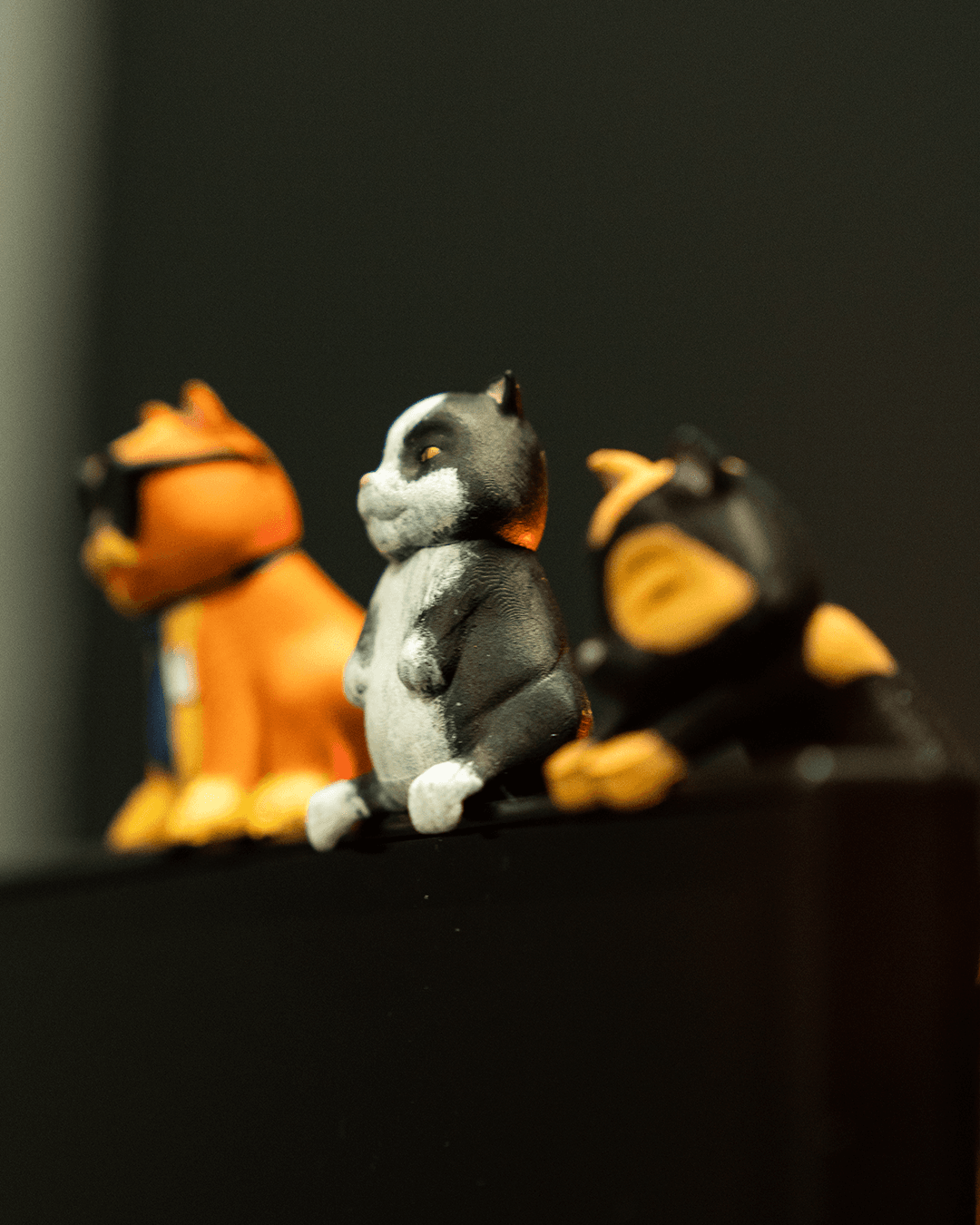 0296 - Not-That-Sneaky Cats - Monitor Figurines