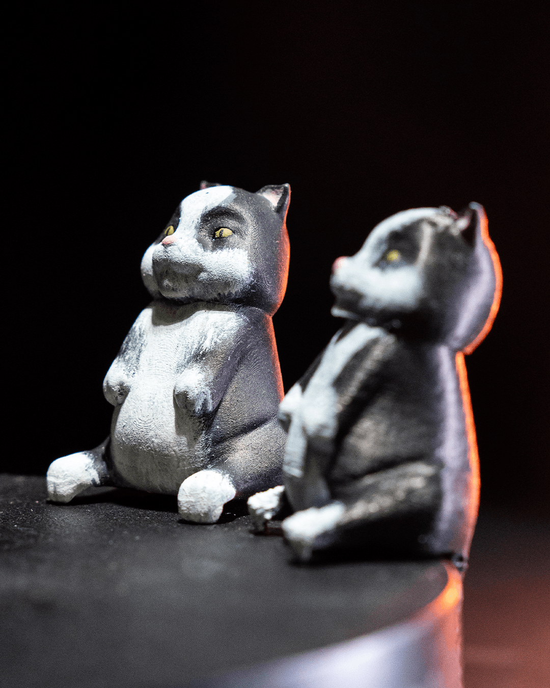 0296 - Not-That-Sneaky Cats - Monitor Figurines