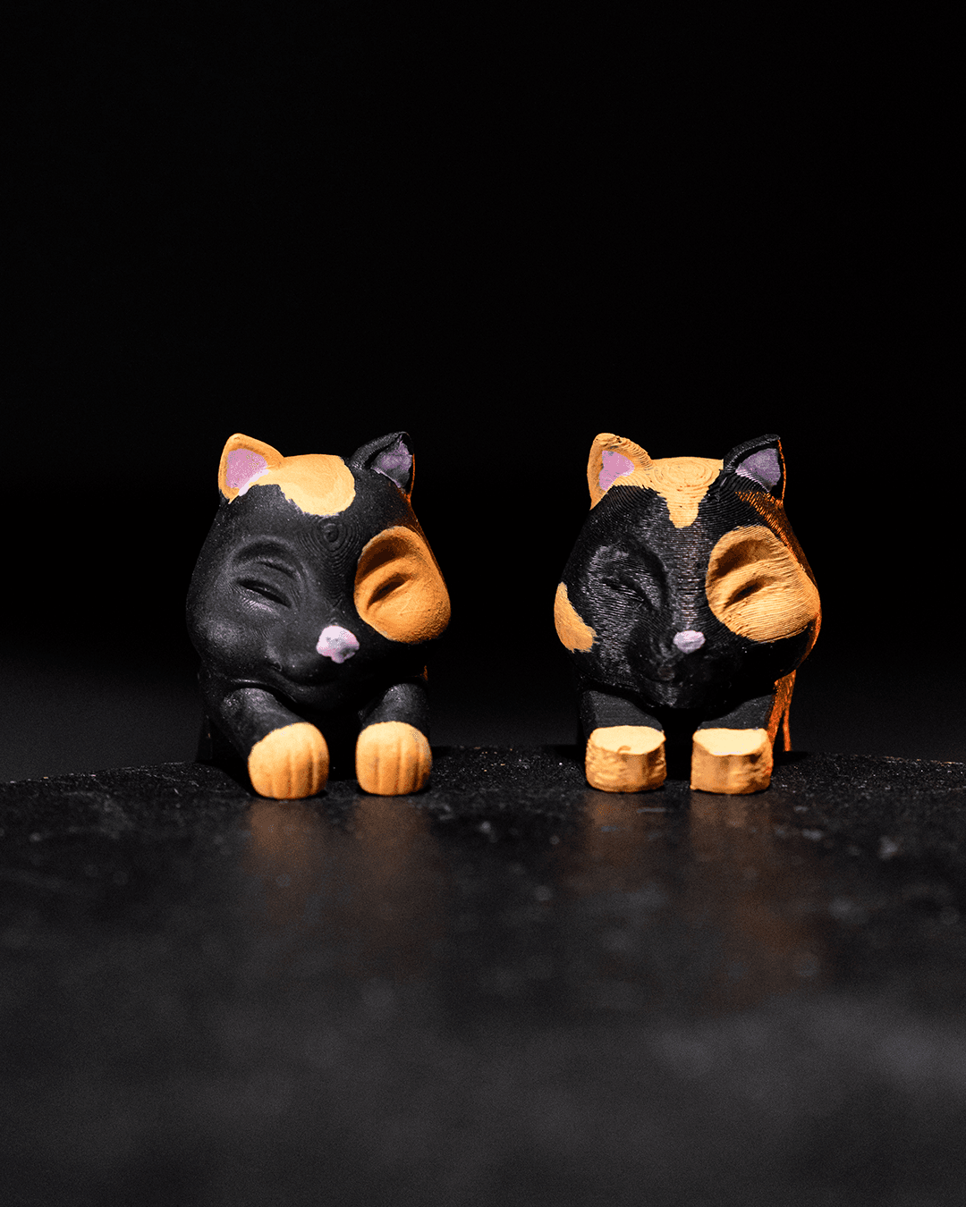 0296 - Not-That-Sneaky Cats - Monitor Figurines