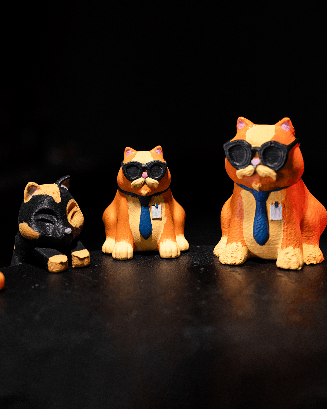 0296 - Not-That-Sneaky Cats - Monitor Figurines