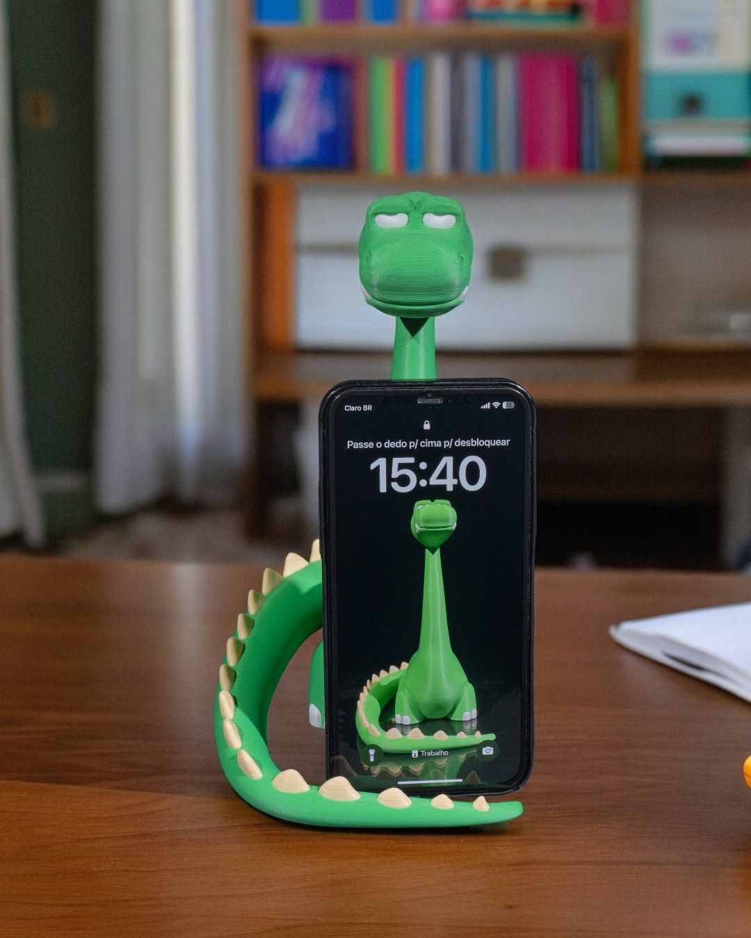 1822 - Standing Dino Phone Stand