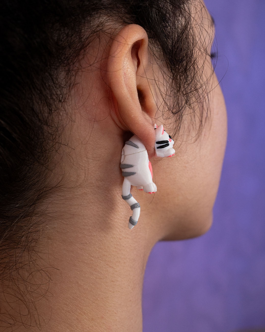 2299 - Purr-ced ear