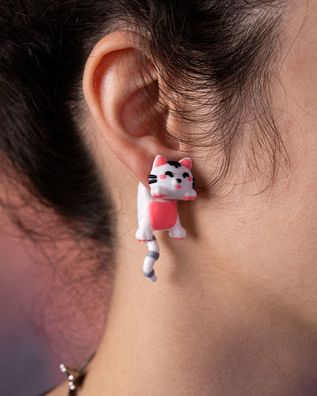2299 - Purr-ced ear