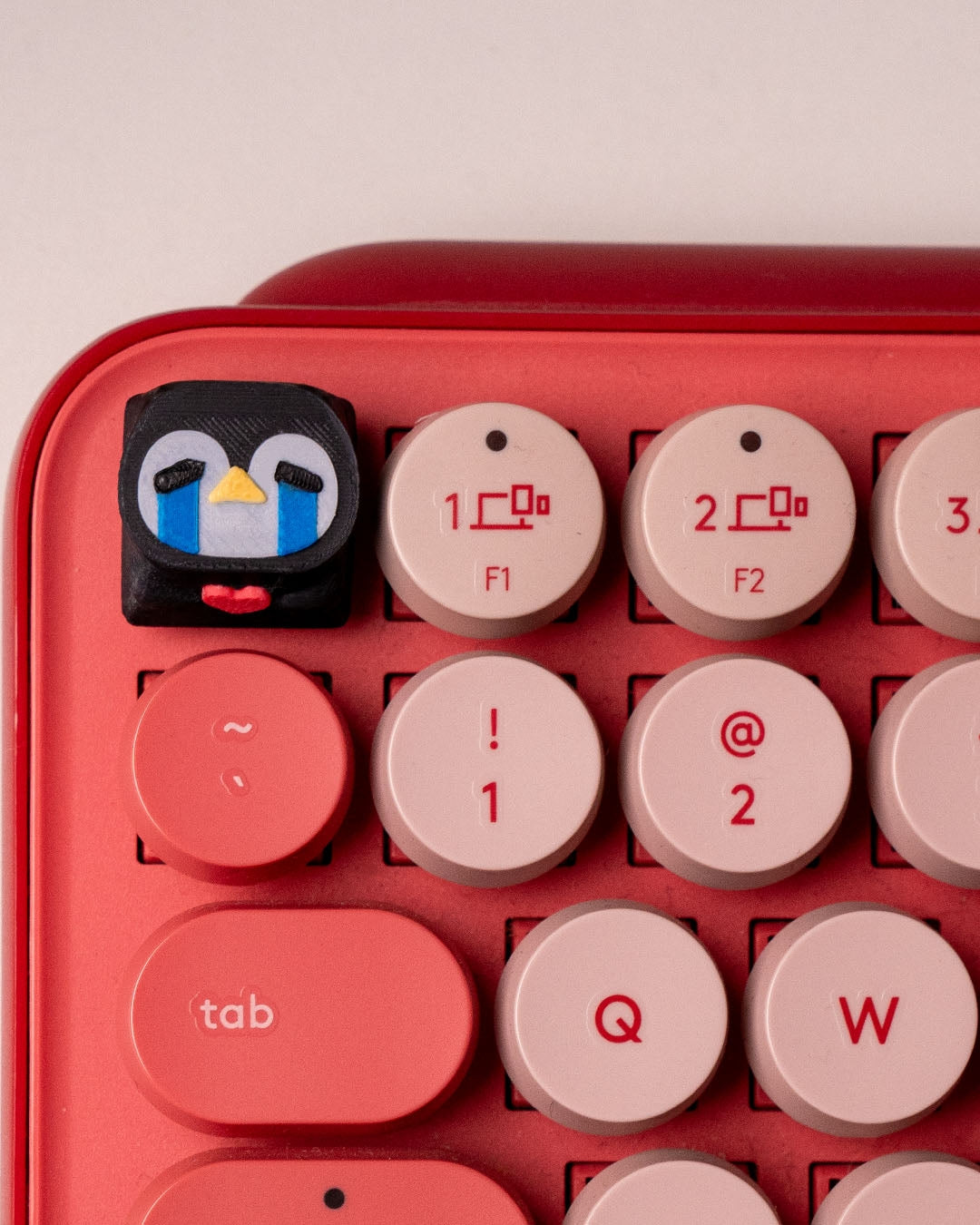 2217 - Crying Penguin Keycap