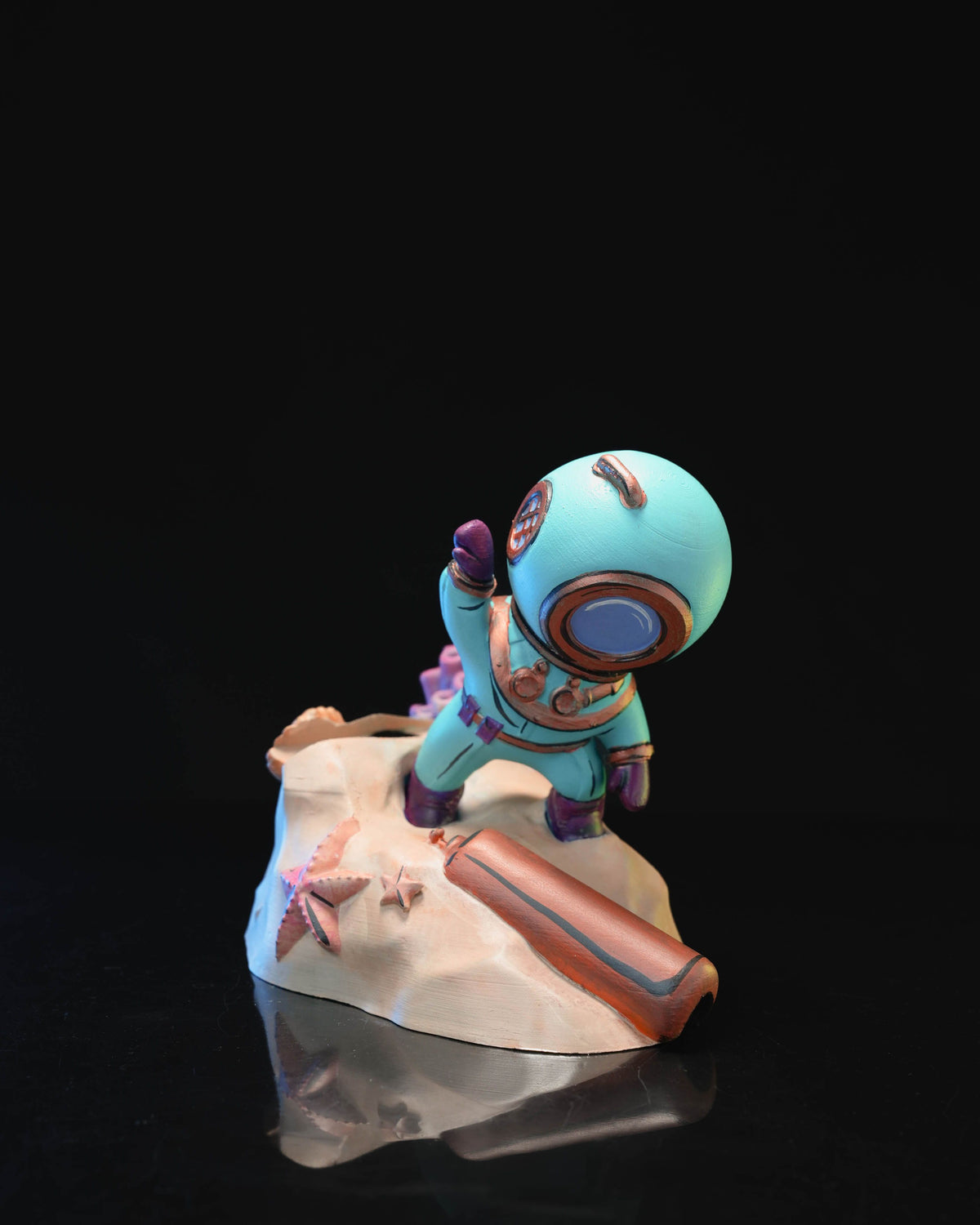 0571 - Deep Diver Phone Holder