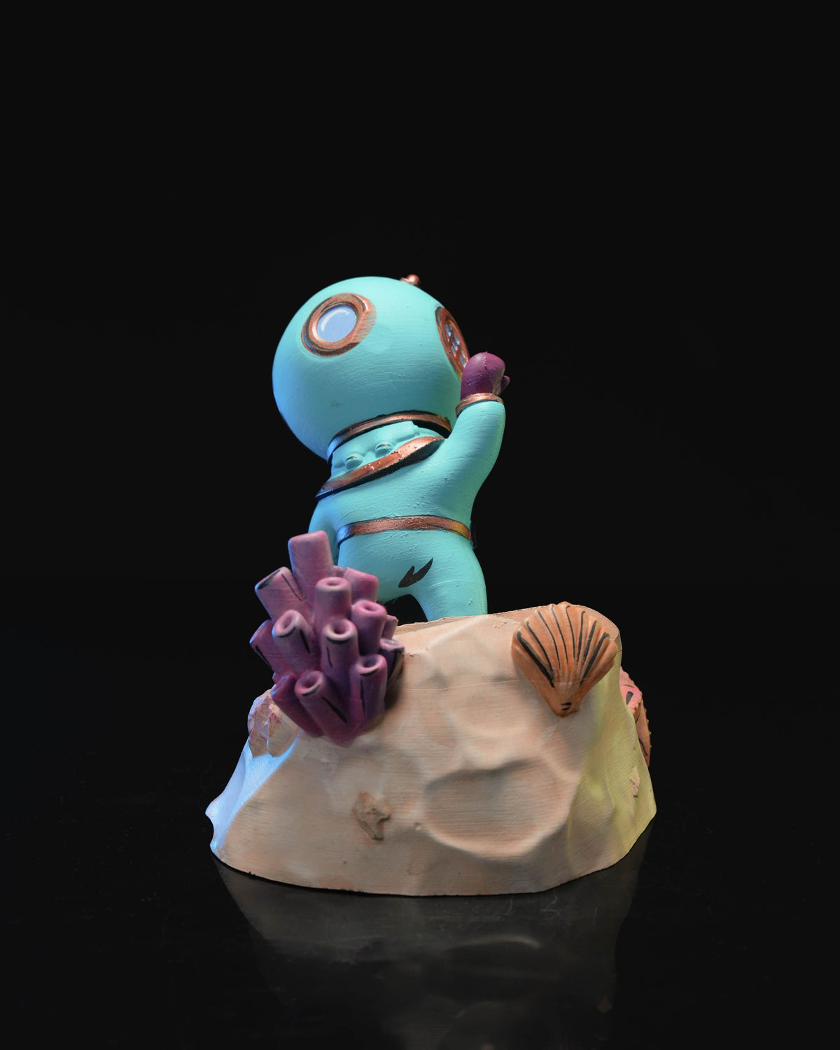 0571 - Deep Diver Phone Holder