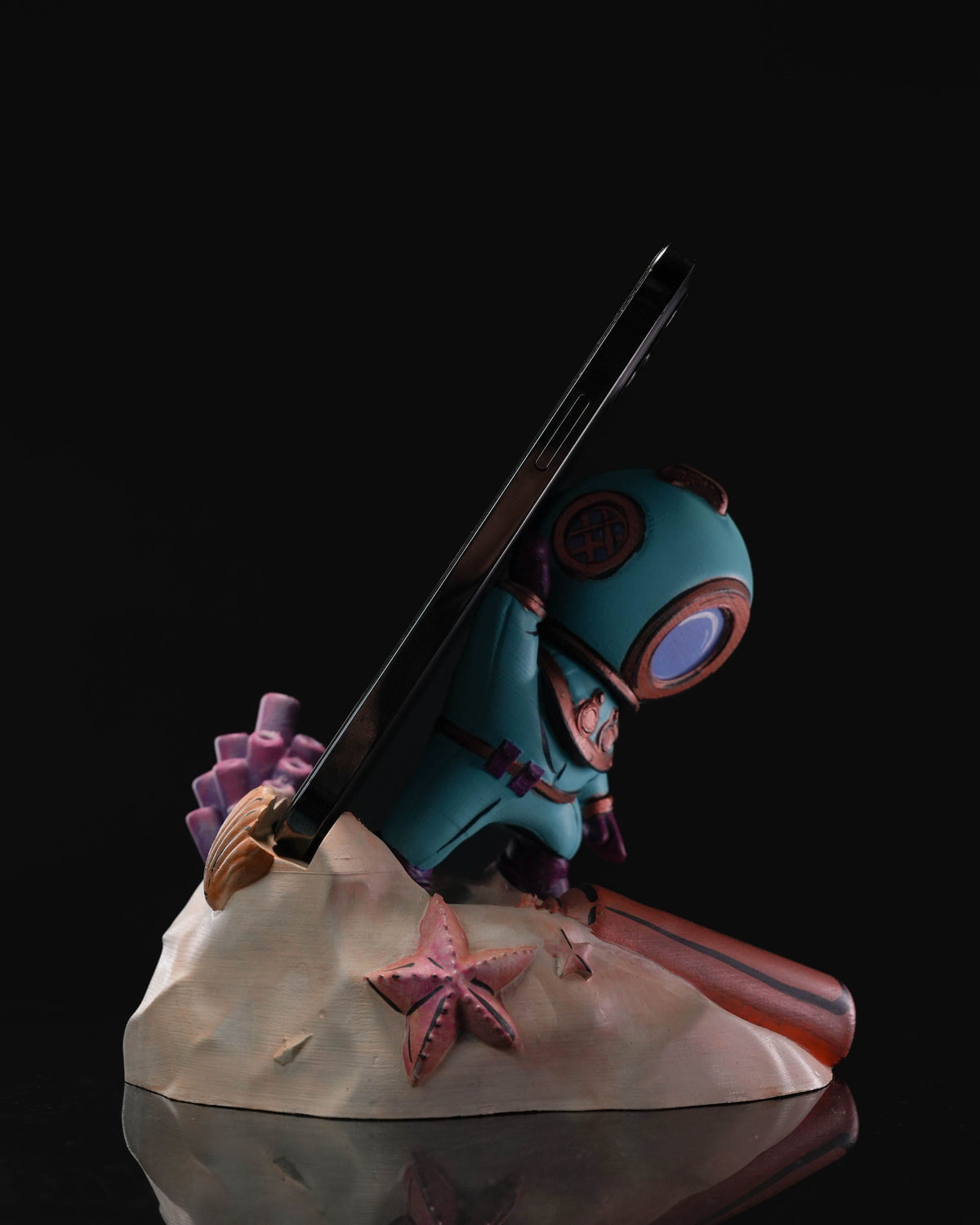 0571 - Deep Diver Phone Holder
