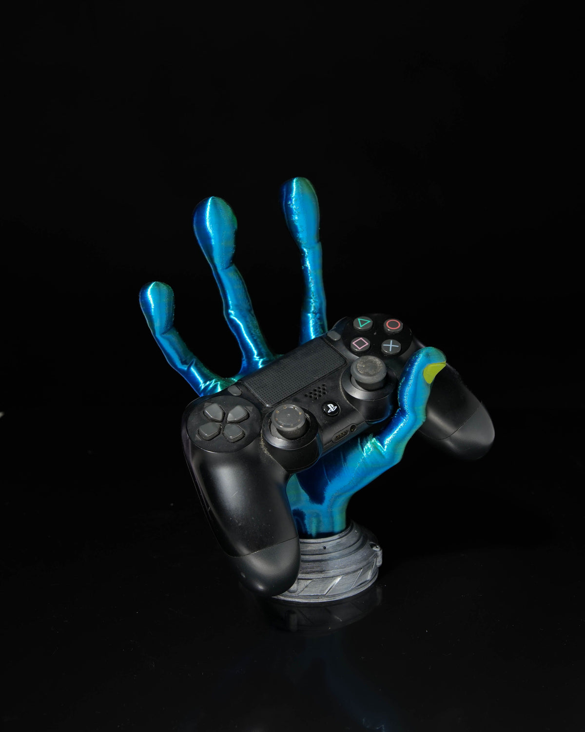 0498 - 4-Finger Alien Hand Controller Holder