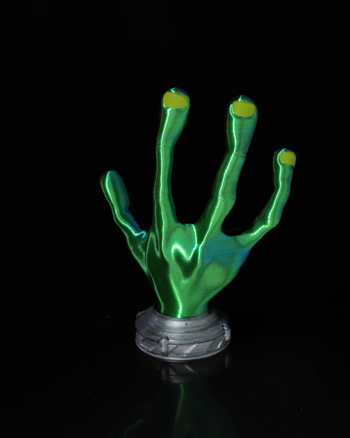 0498 - 4-Finger Alien Hand Controller Holder