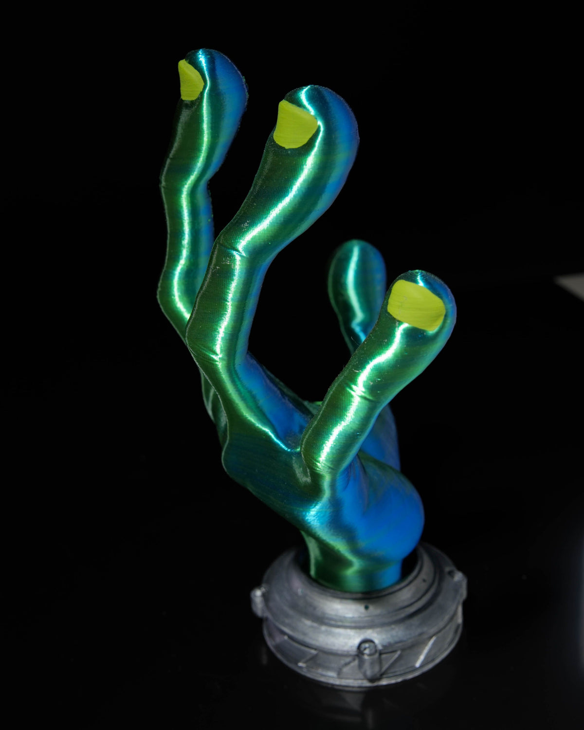 0498 - 4-Finger Alien Hand Controller Holder
