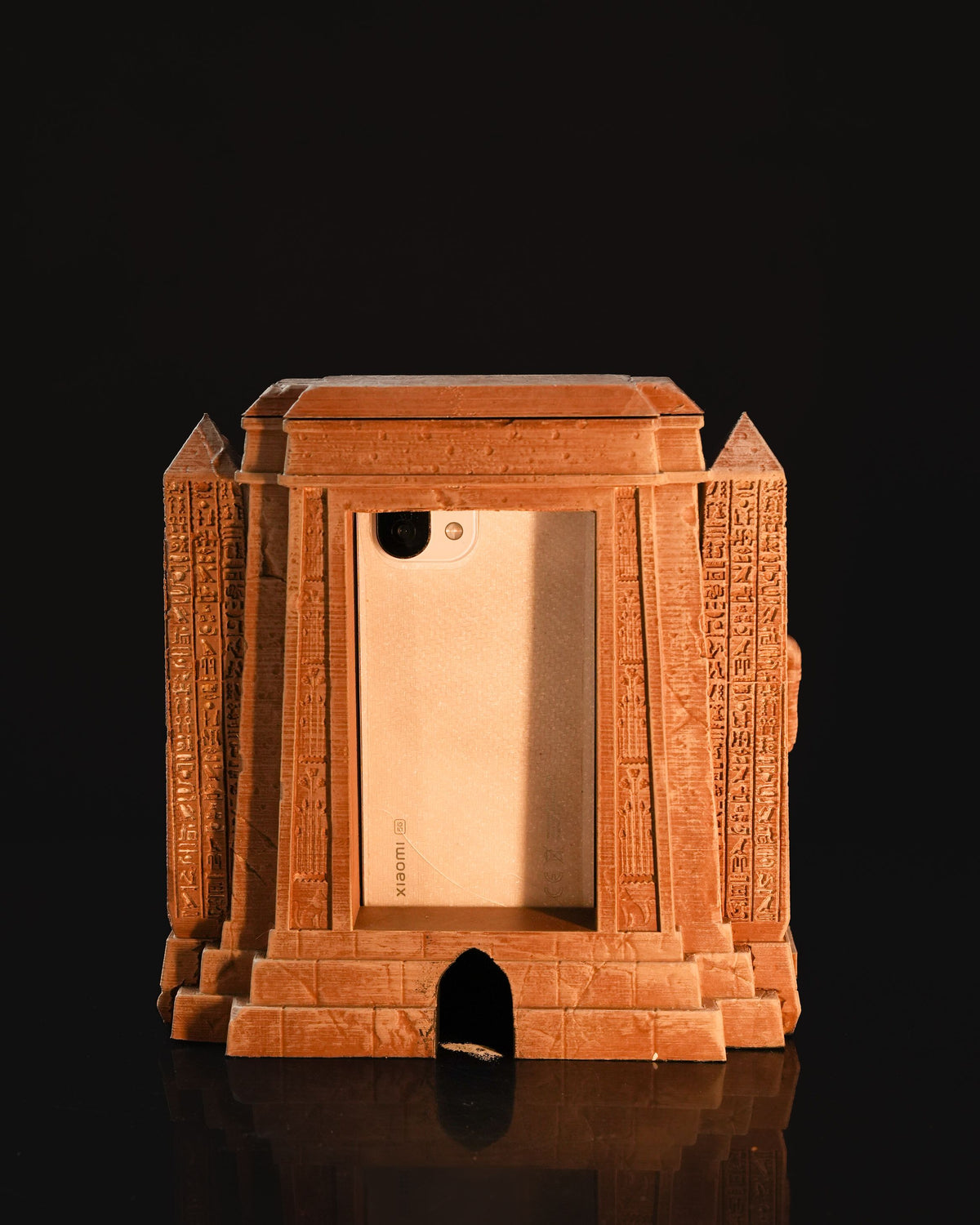 0617 - Mysterious Portal Phone Holder