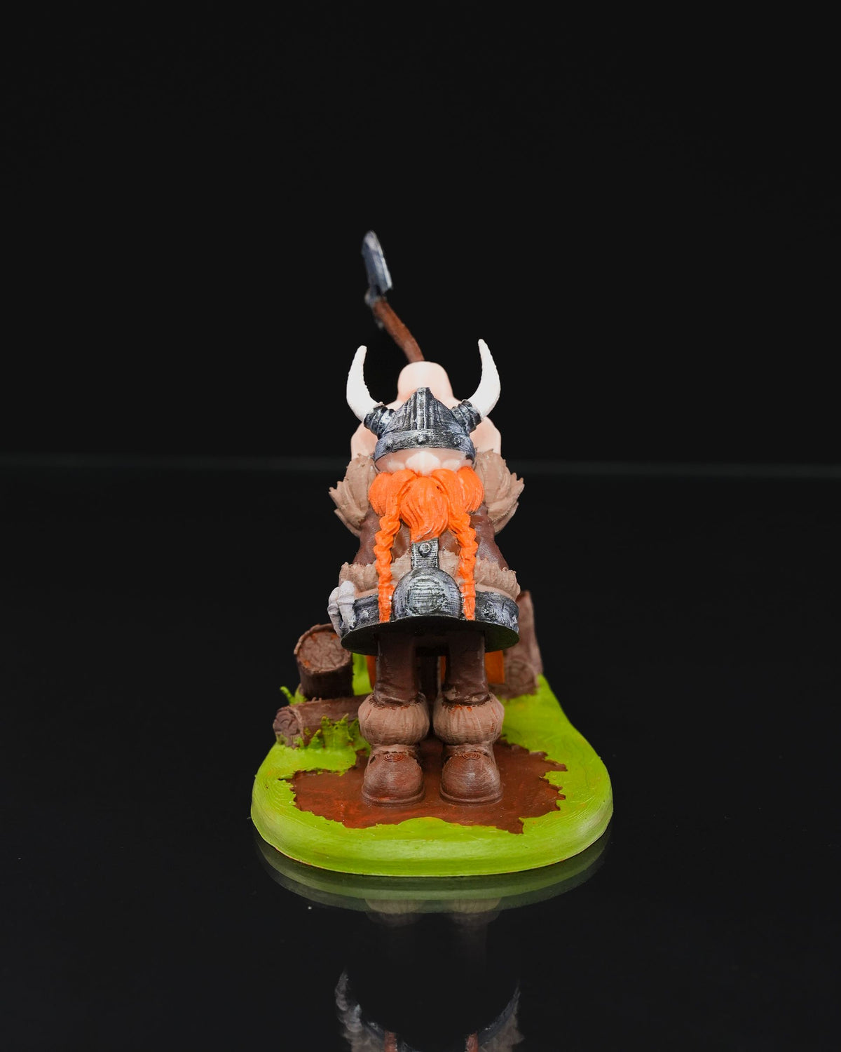 0673 - Axe Throwing Viking