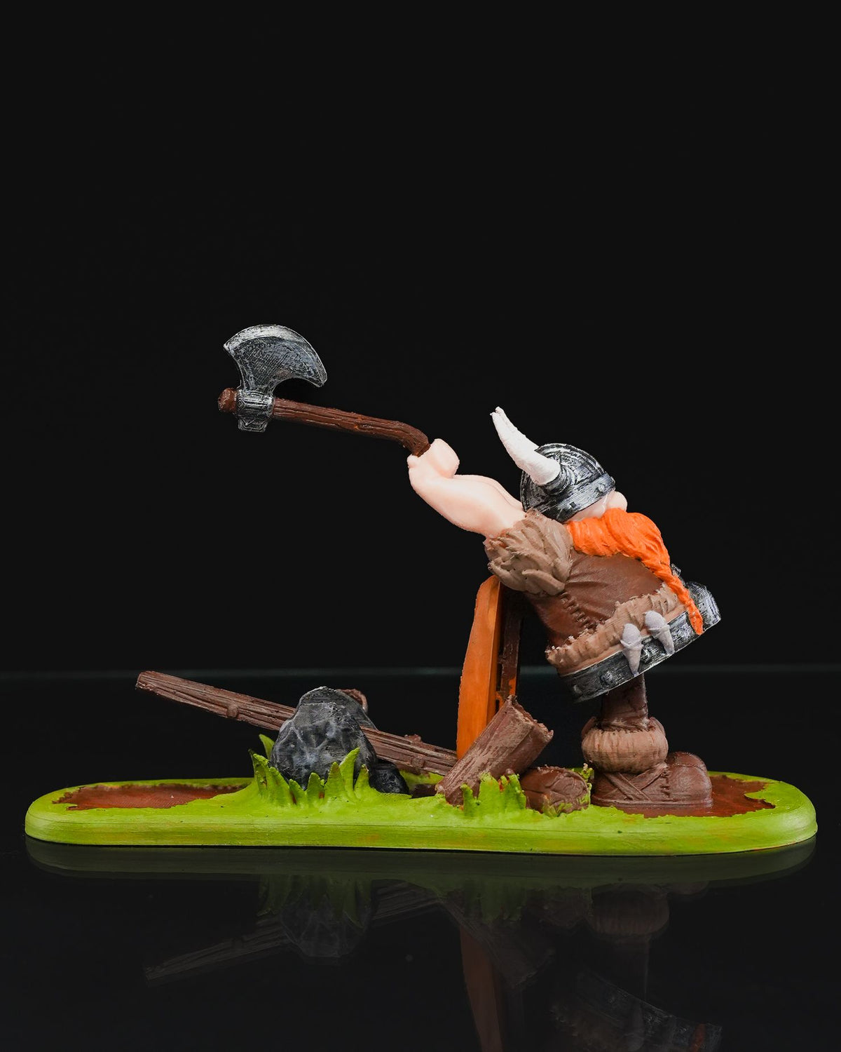 0673 - Axe Throwing Viking