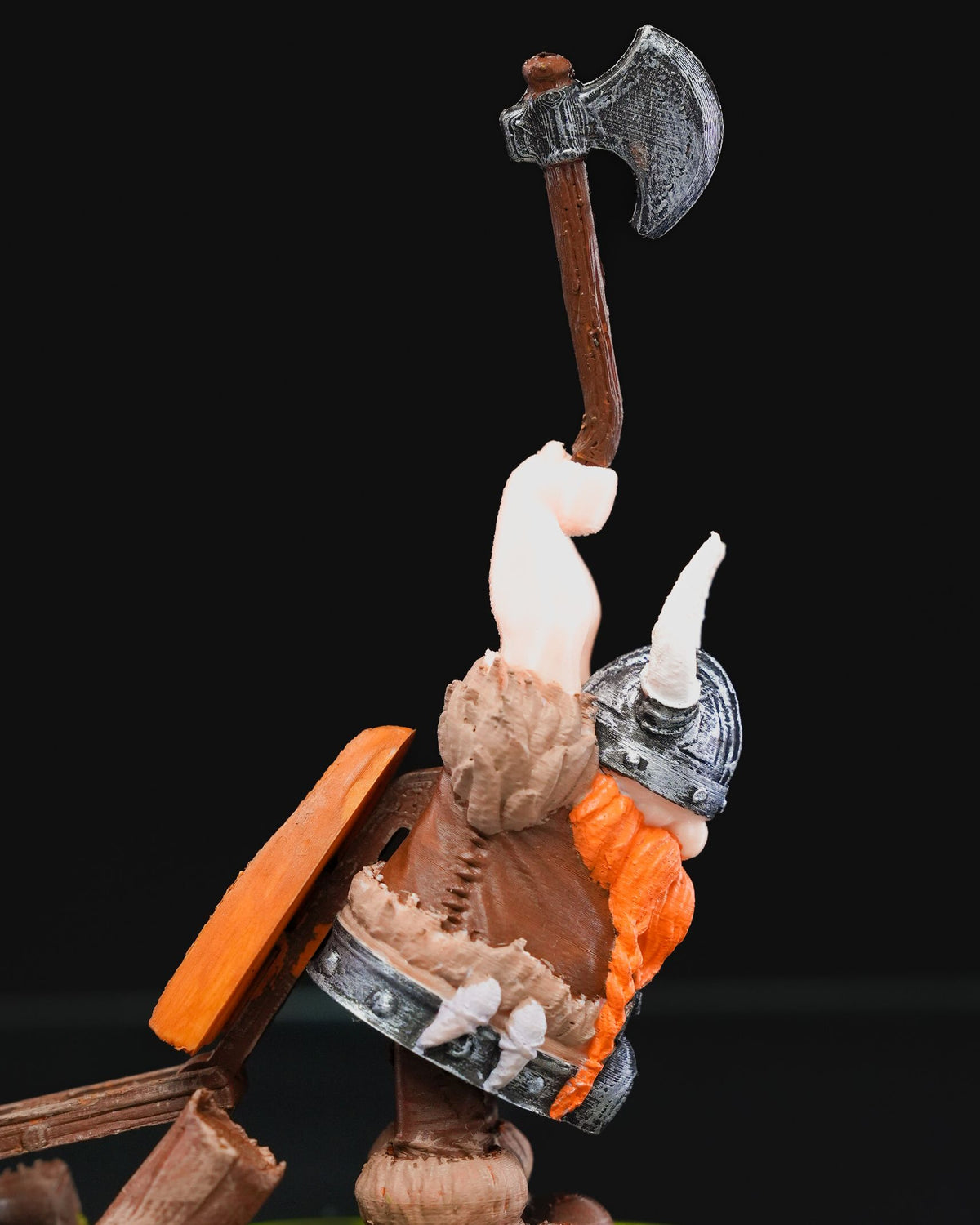 0673 - Axe Throwing Viking