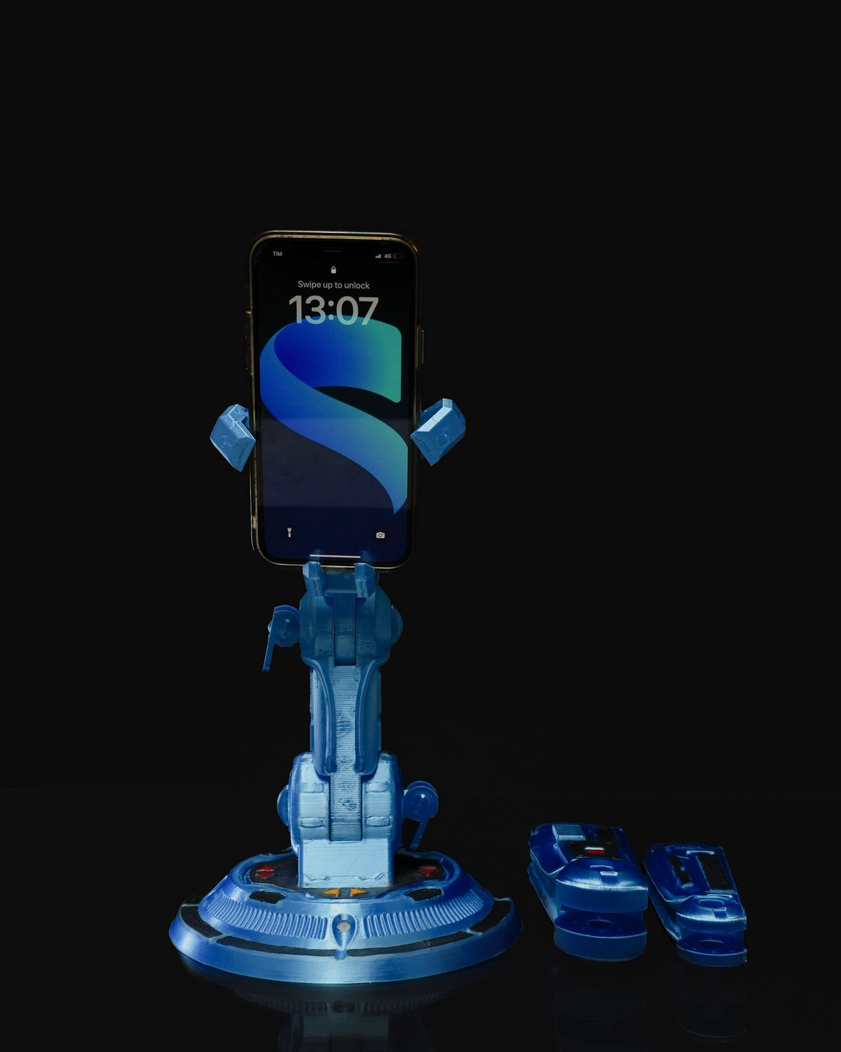 0698 - Robot Claw Phone Holder