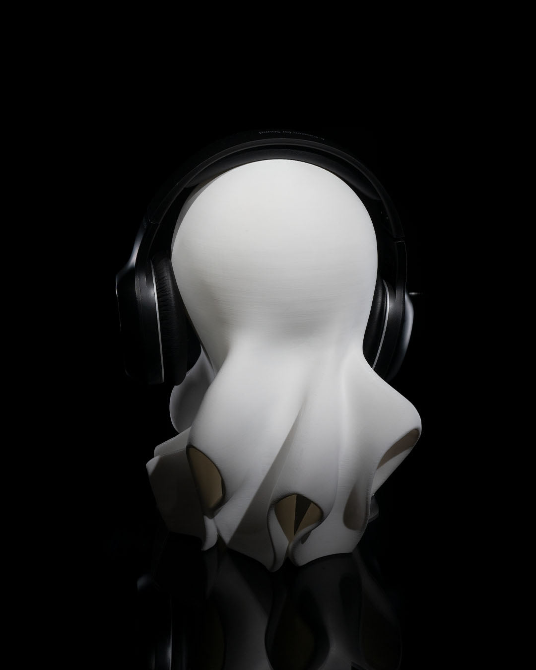 1936 - Gentle Ghost Headphone Holder