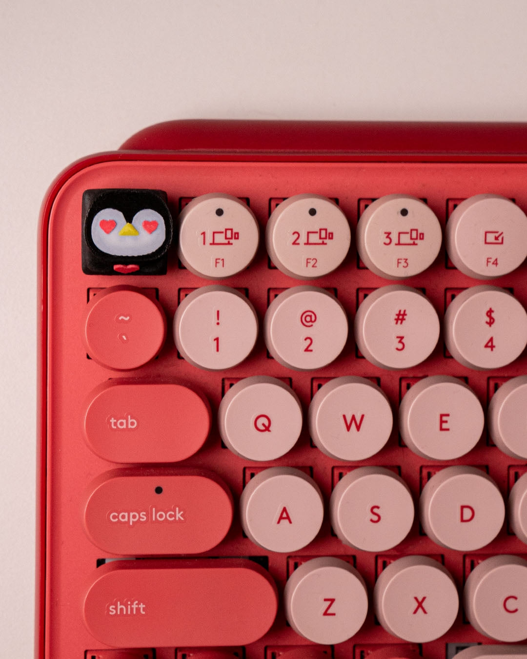 2215 - Loving Penguin Keycap