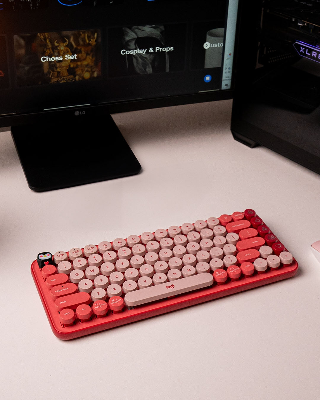 2215 - Loving Penguin Keycap
