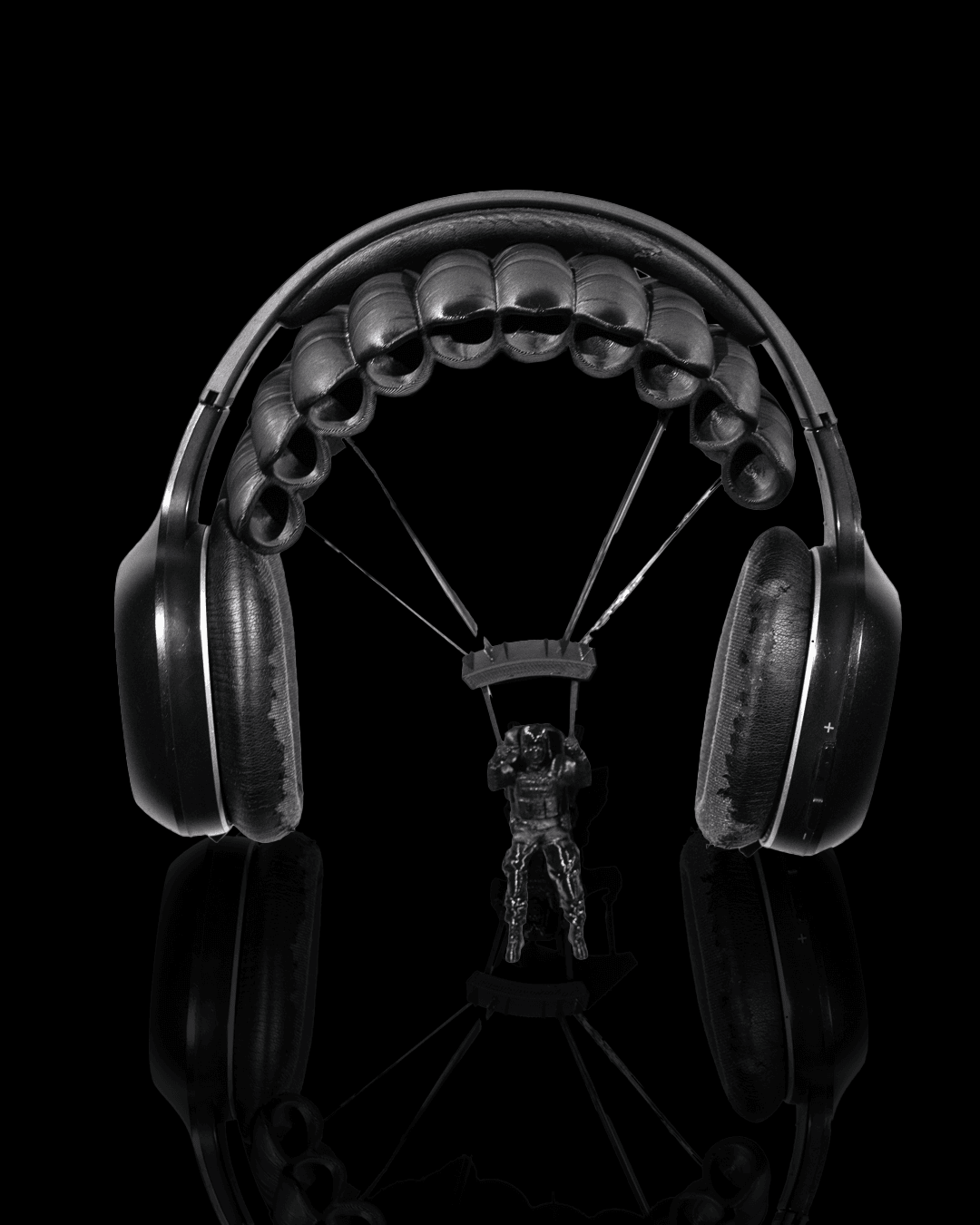 1679 - Parachuting Headphone Holder