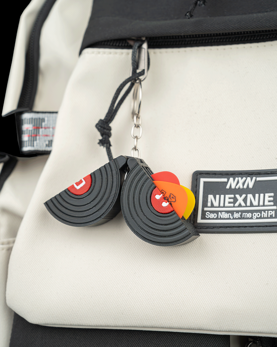 4051 - Pocket Vinyl - Pick Holder & Keychain