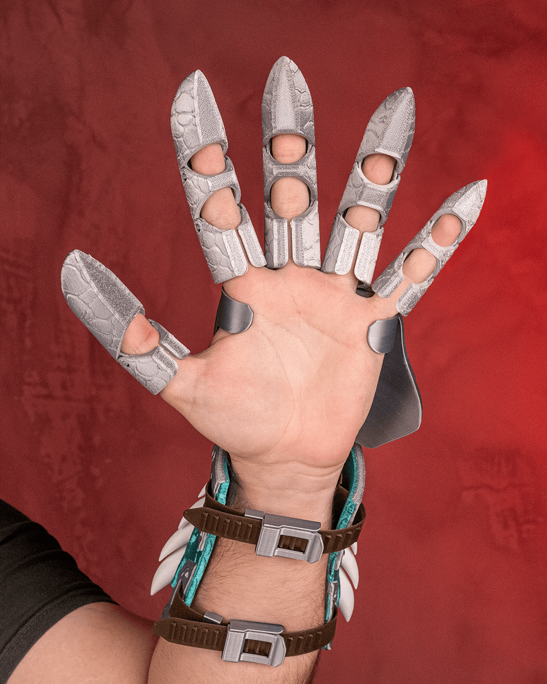 2853 - Scaled Barbarian Gauntlet and Vambrace