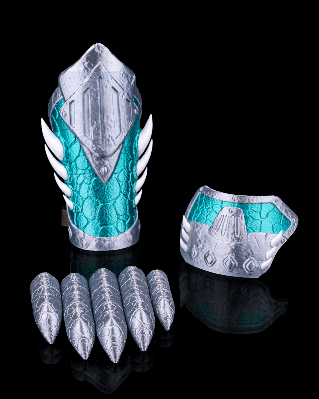2853 - Scaled Barbarian Gauntlet and Vambrace