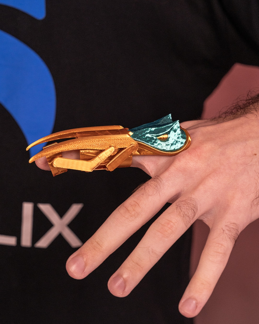 2856 - Snake Strike Finger Blade