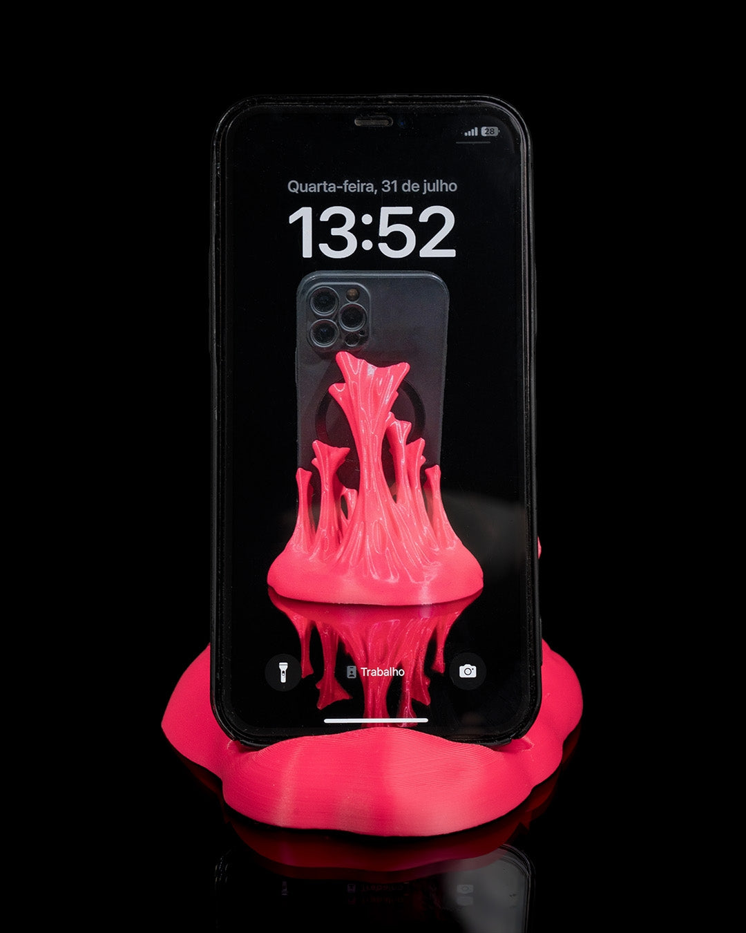 1930 - Sticky Situation Phone Stand